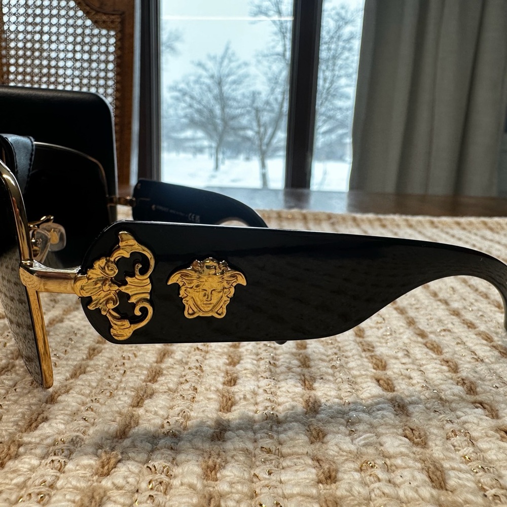 Versace Sunglasses with Black Frames and Gold Details - Picture 6 of 9
